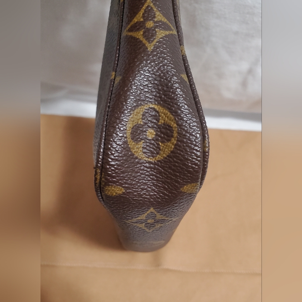 **SOLD**Vintage Louis Vuitton Monogram Canvas Pochette - Picture 9 of 17